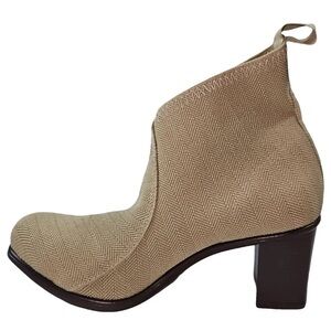 CHARLESTON SHOE CO. - Raval Ankle Boot (Beige, 8)